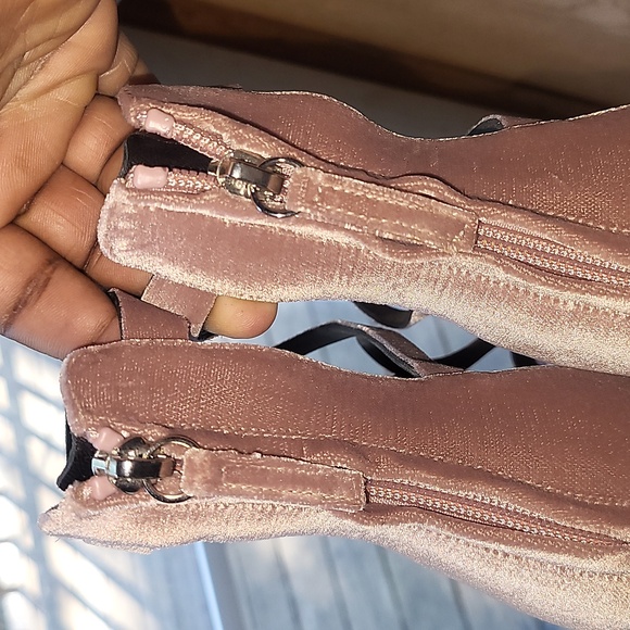 Heels - Picture 5 of 9